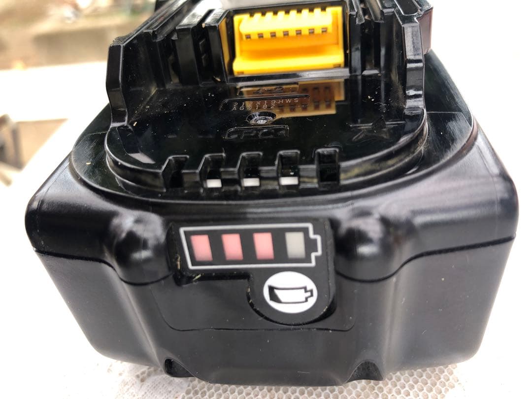 マキタ　充電式芝刈り機　MLM230D 純正バッテリー付きそれ以外付属品無し