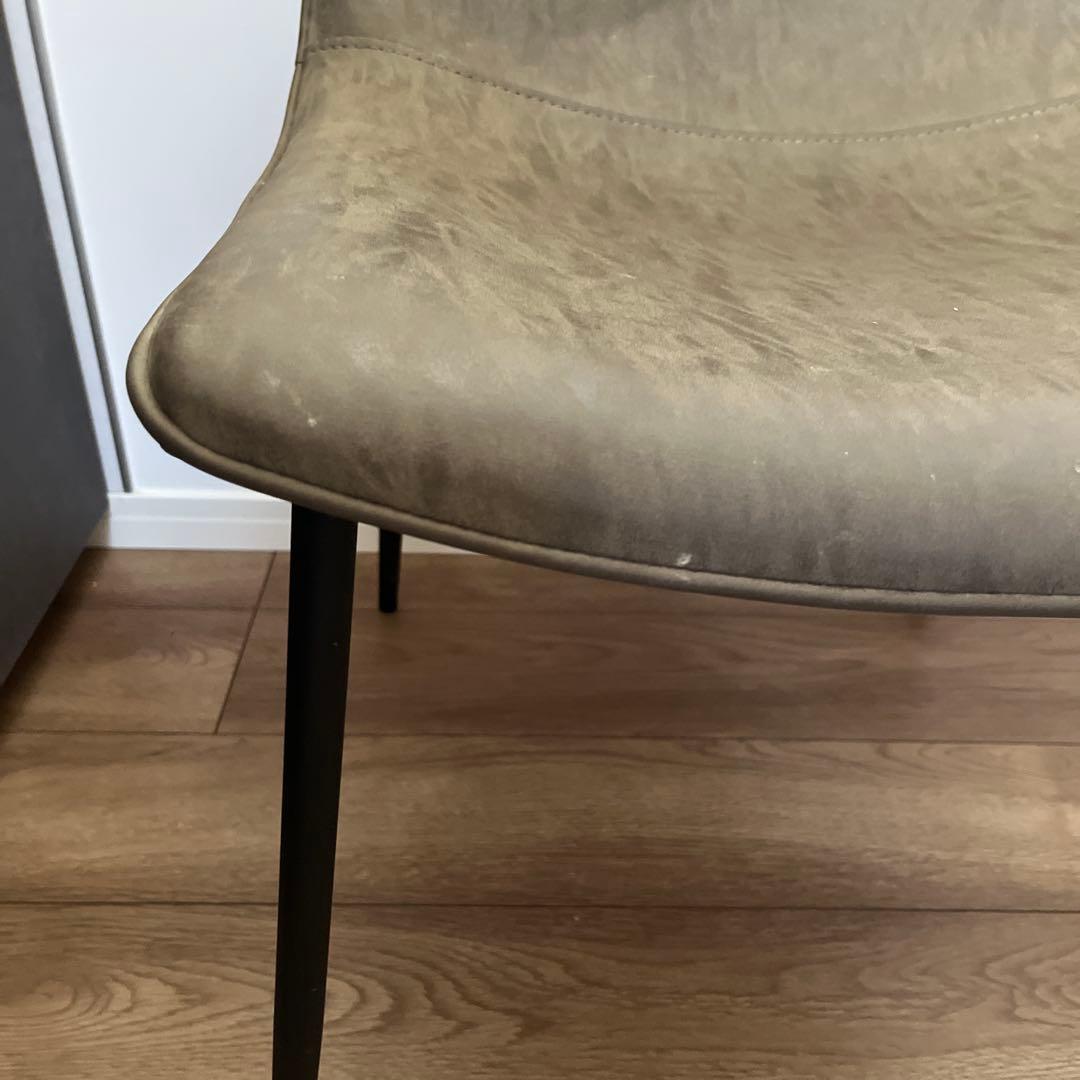 合成皮革のグレーのダイニングチェア　②