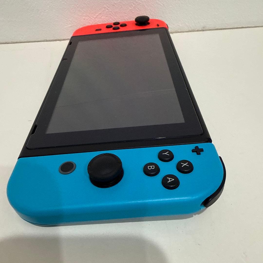 ニンテンドースイッチ[Nintendo Switch]本体とコントローラー