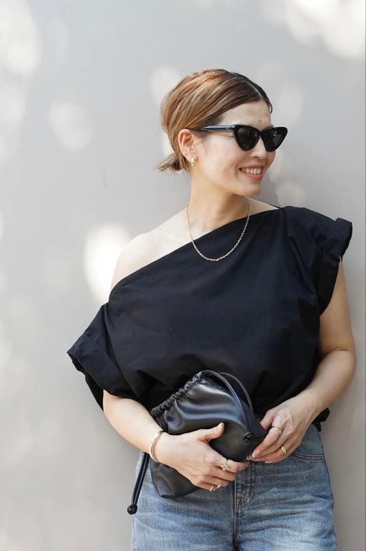 ドゥーズィエムクラス　オフショルダー完売