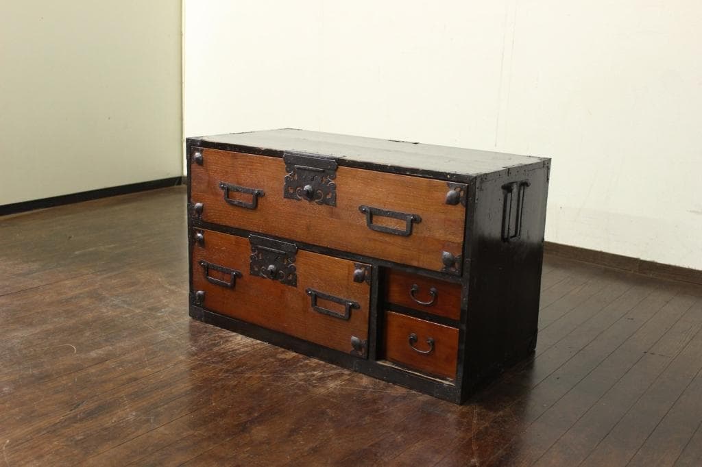 栗の木 使いこまれた風合いが良い時代箪笥 収納/古家具/明治/チェスト/和家具