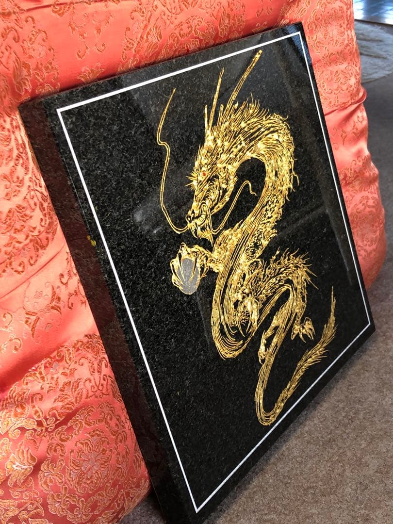 金箔龍　彫刻板石