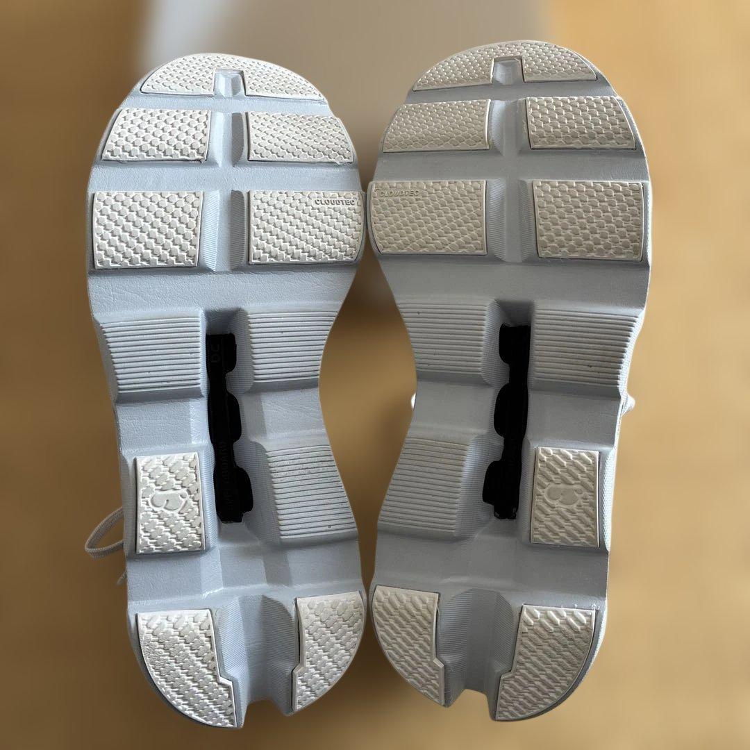 オン　クラウドモンスター　27.5センチ