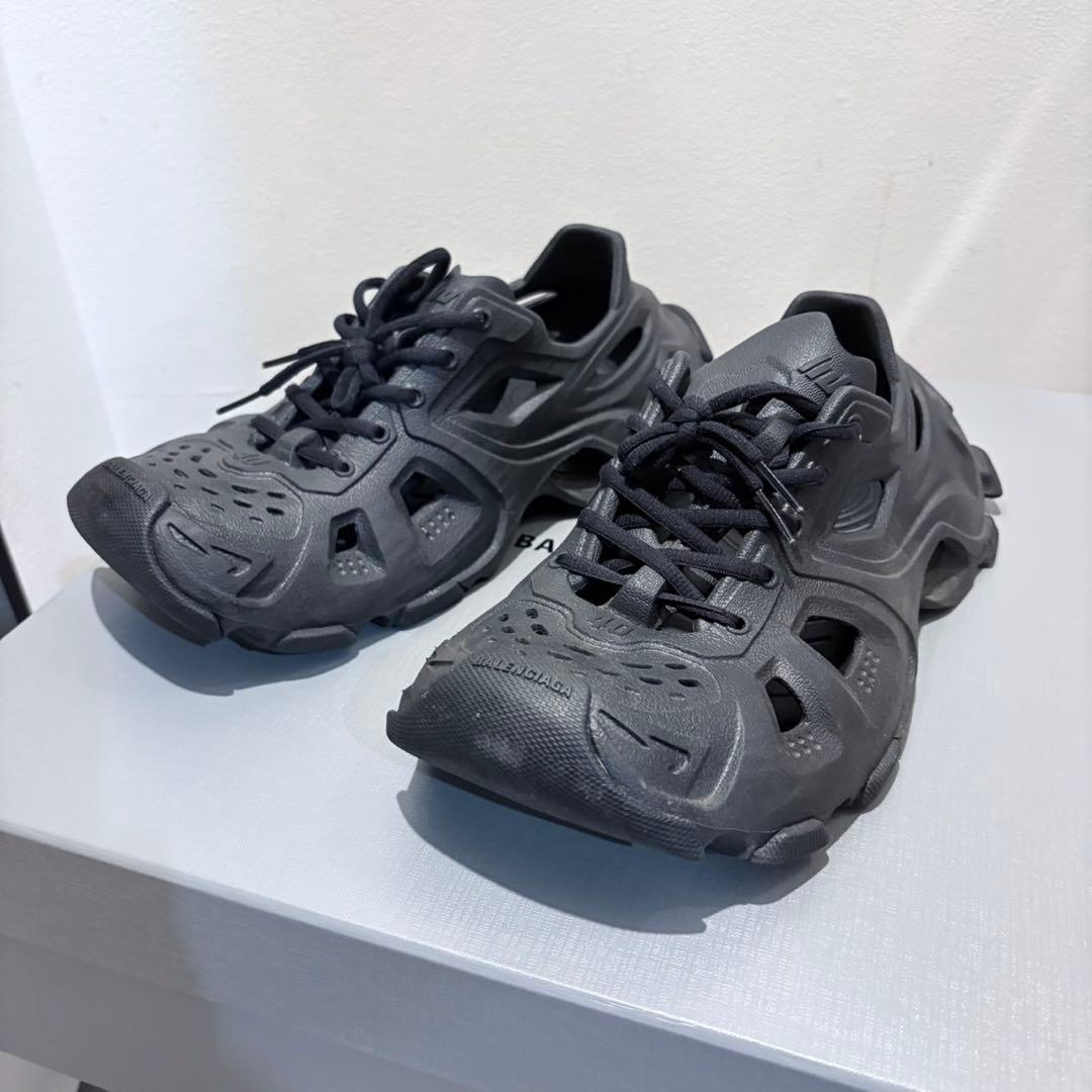 BALENCIAGA カットワーク スニーカー