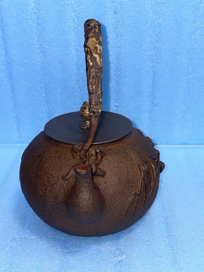 ◆『亀文堂 日本梅泉 花透かし摘銅蓋 象嵌時代鉄瓶』