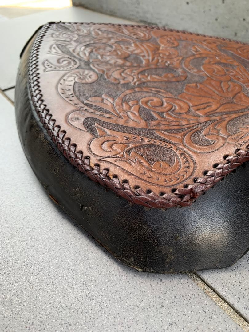 カービング ソロシート 本革 ショベル パン ナックル ハーレー