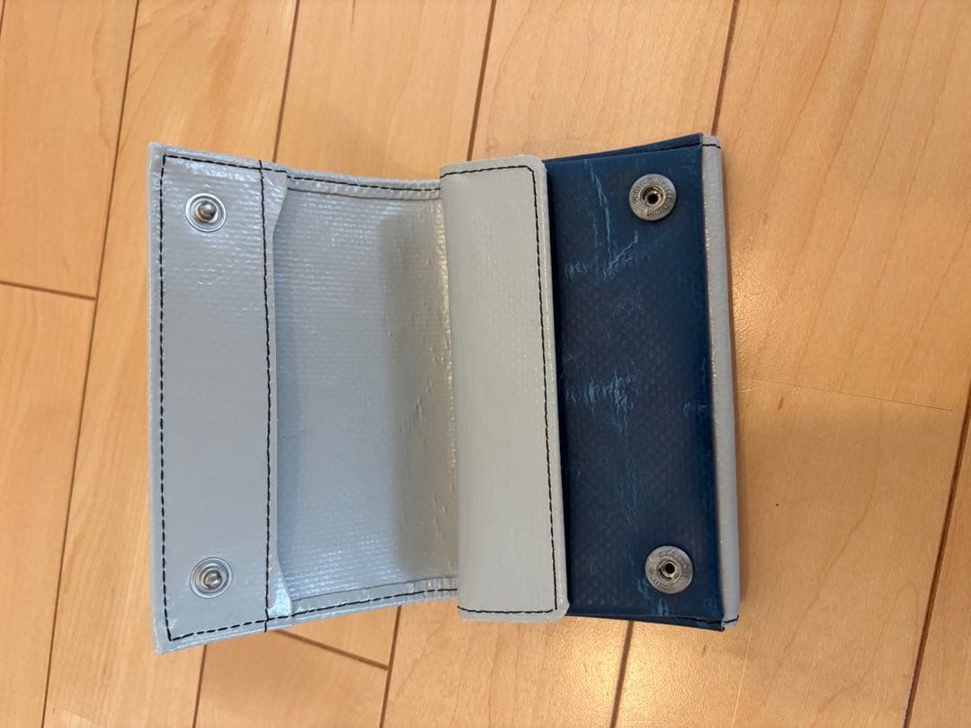 「konshi」FREITAG 二つ折り財布　グレー