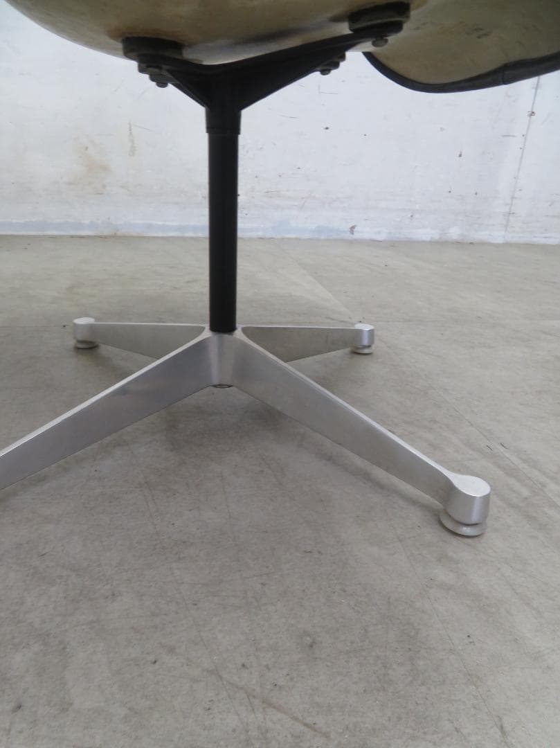 ハーマンミラー■ヴィンテージ■アームシェルチェア■ナウガレザー■FRP■イームズ