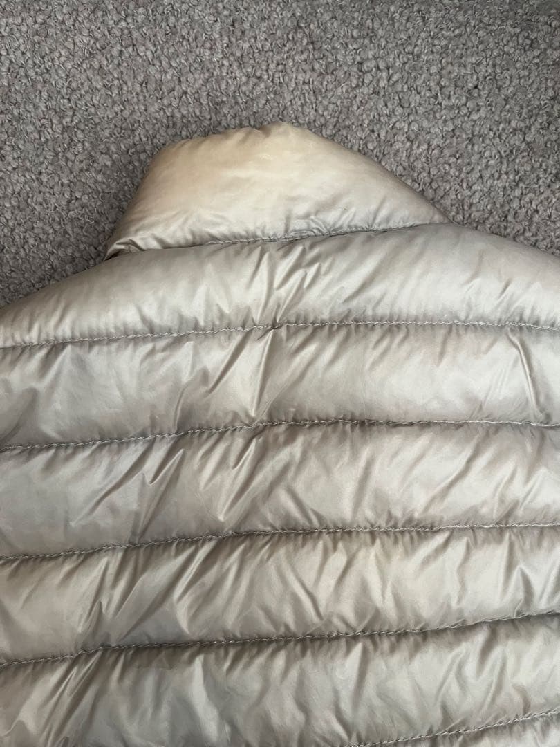 訳有 Moncler ライトダウンベスト シルバーグレー モンクレール 1サイズ