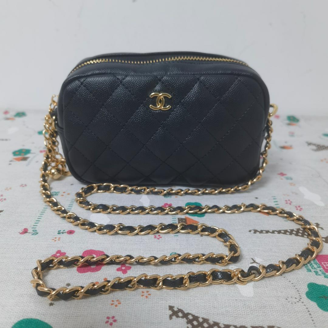 ブラック キルティング ショルダーバッグ チャーム