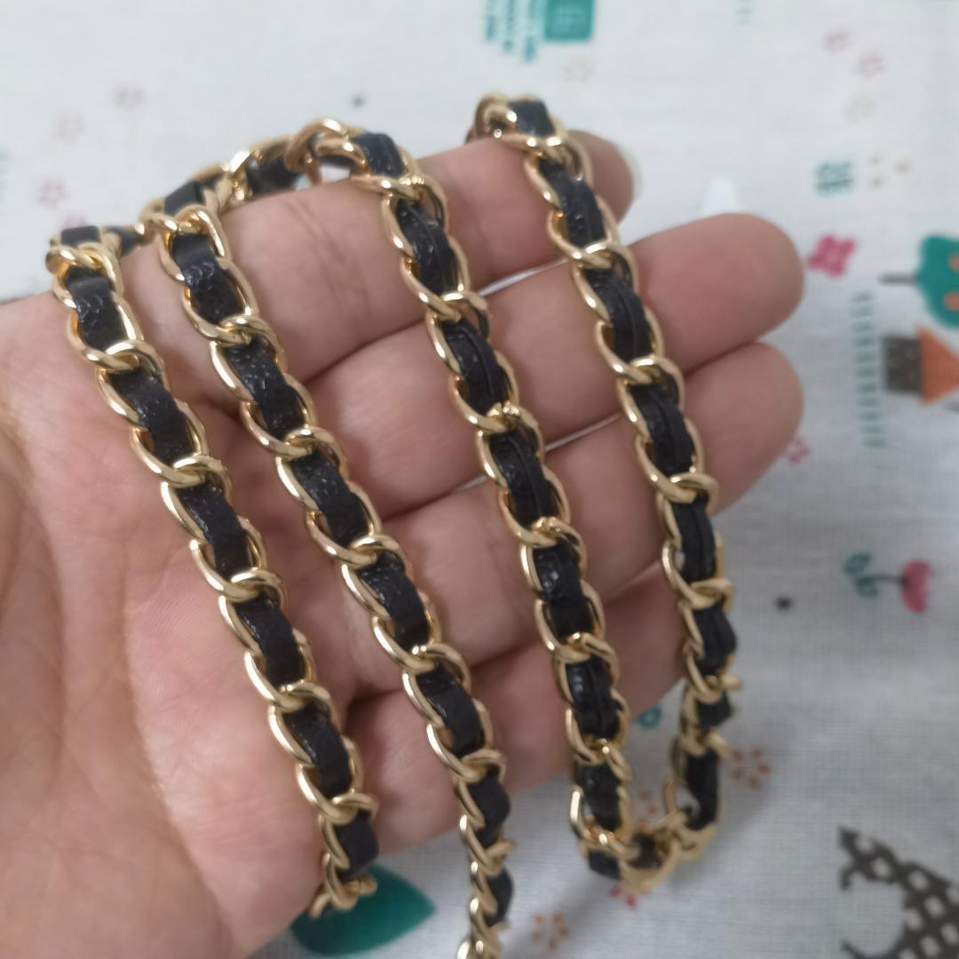 ブラック キルティング ショルダーバッグ チャーム