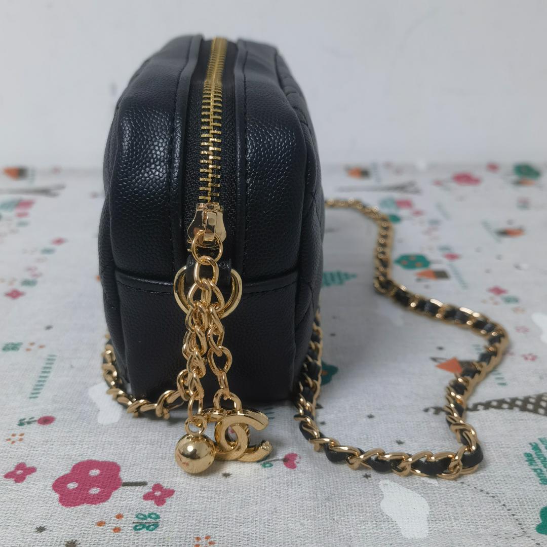ブラック キルティング ショルダーバッグ チャーム