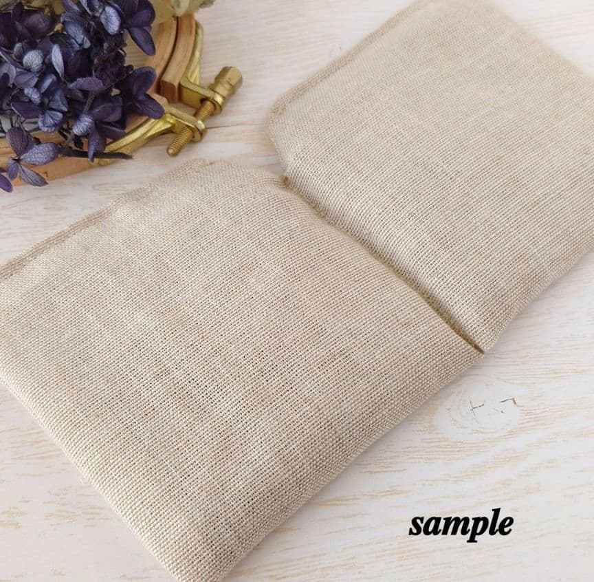 手刺繍入あずき/小豆のアイピロー【フラワーリース】