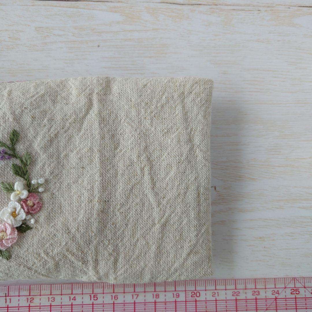 手刺繍入あずき/小豆のアイピロー【フラワーリース】