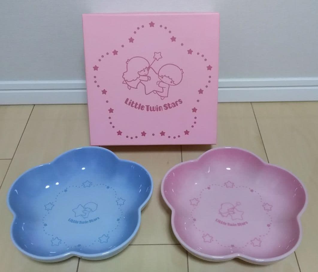 台湾限定 ル・クルーゼ リトルツインスターズ キキララ 花型プレート 2点セット