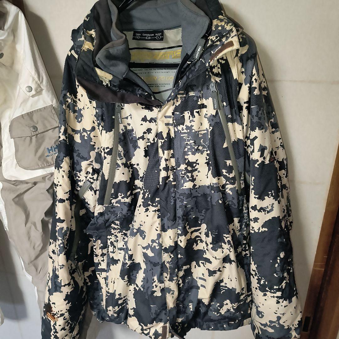 スノボウェア 迷彩ジャケットとパンツセット