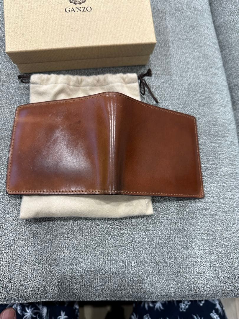 【GANZO 】ホーウィンシェルコードバン2 小銭入れ付二つ折り財布 ナチュラル