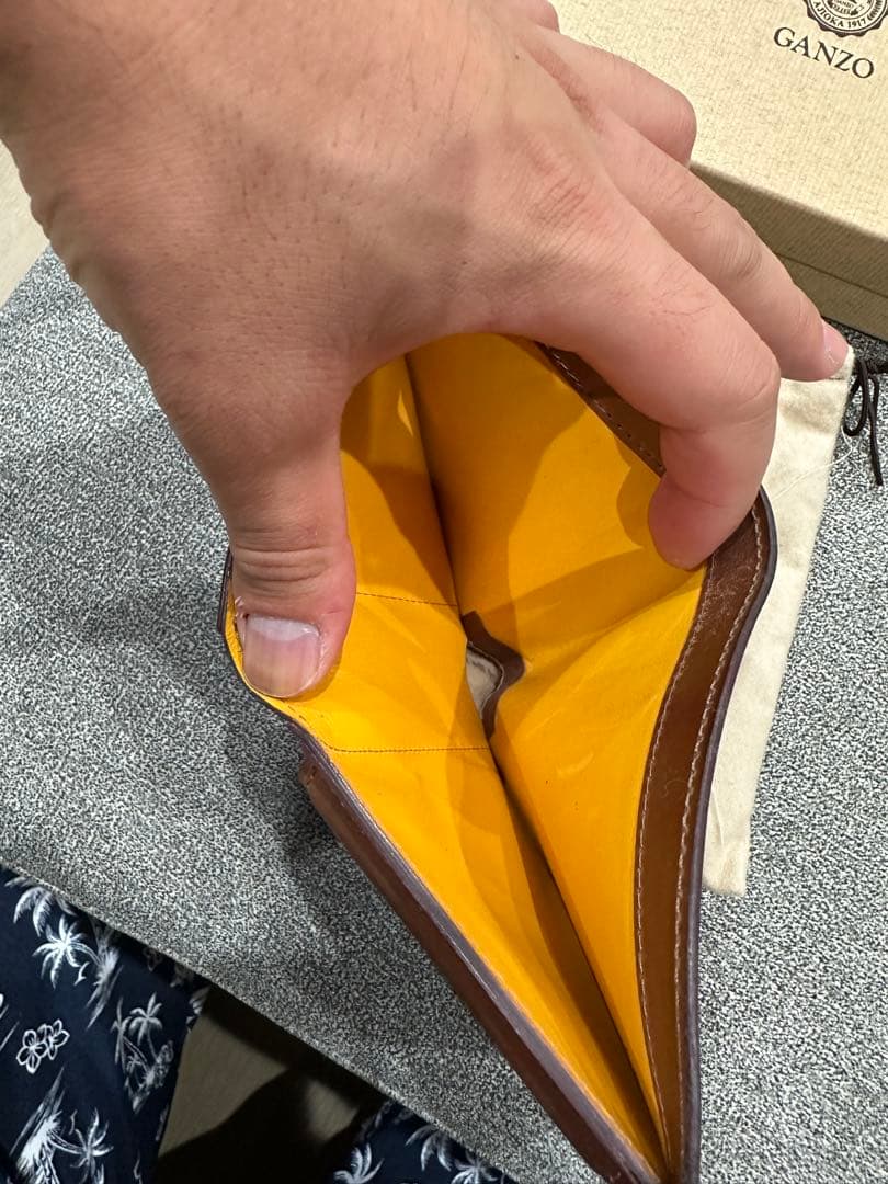 【GANZO 】ホーウィンシェルコードバン2 小銭入れ付二つ折り財布 ナチュラル