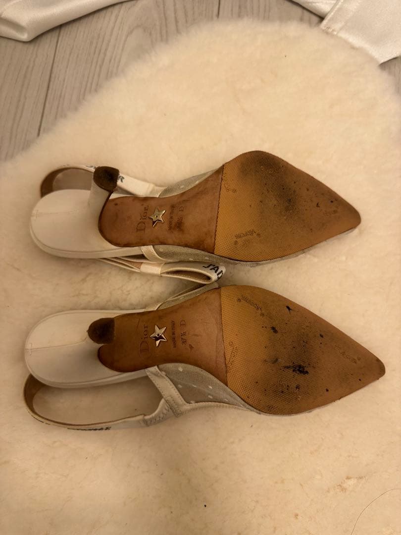 Dior ベージュ ポインテッドトゥ スリングバックヒール