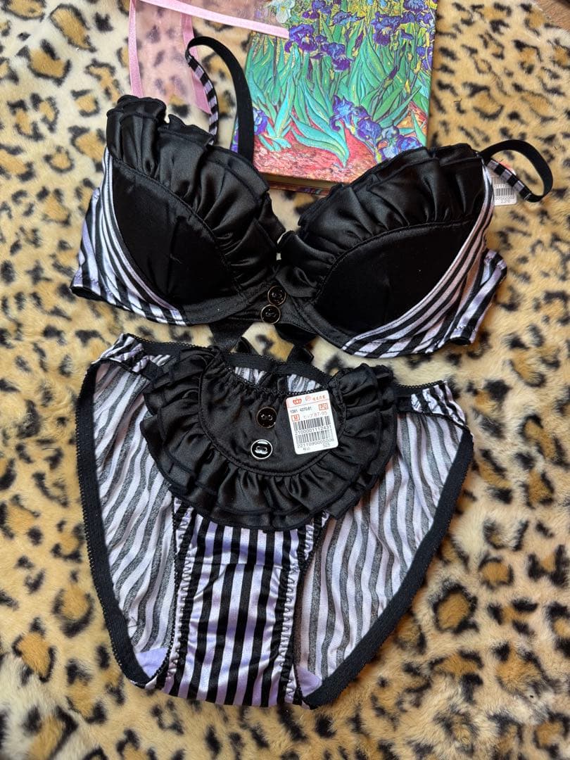 エメフィール　廃盤モデル　フリル付きストライプブラジャーパンティセットC65/M