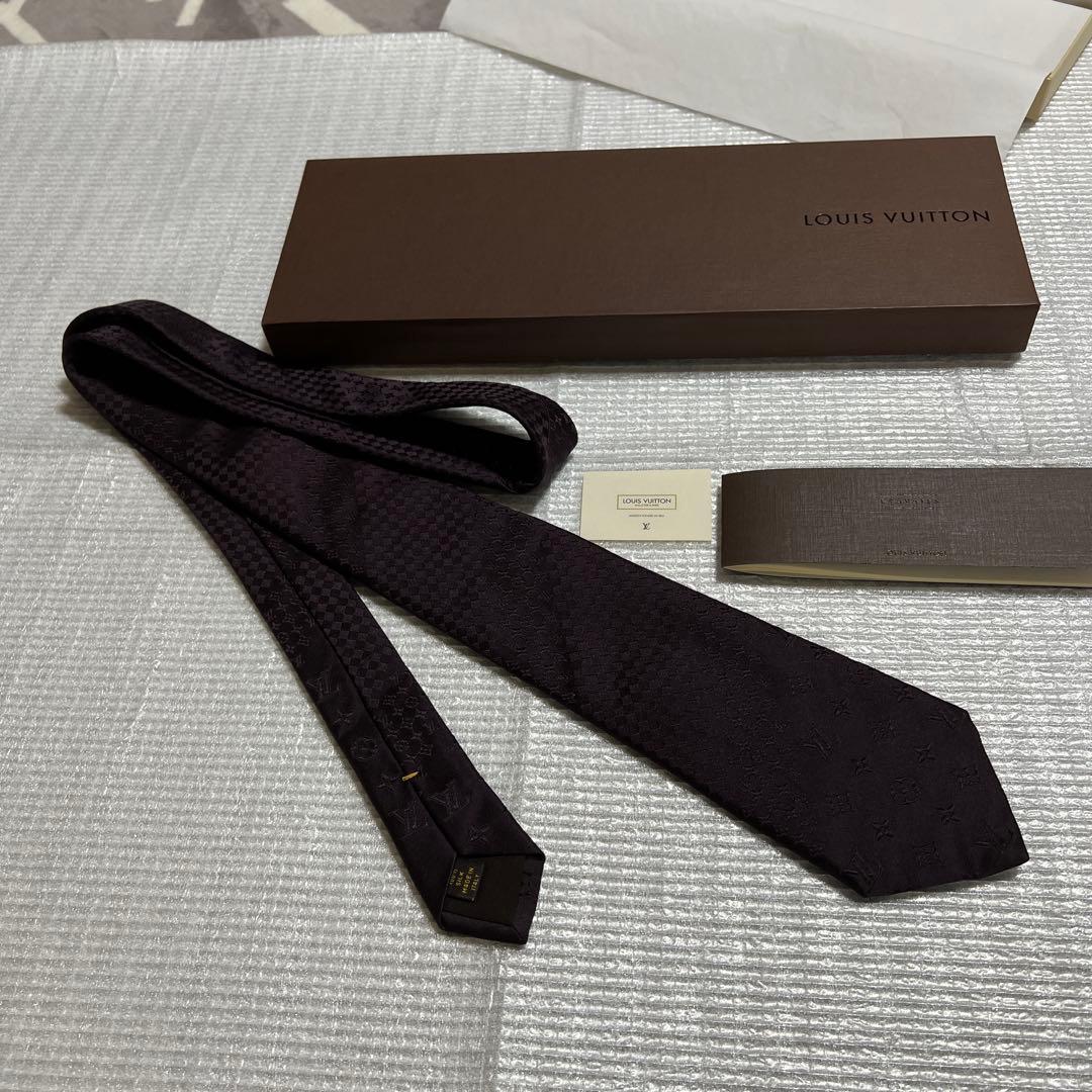 LOUIS VUITTON シルクネクタイ　プレゼントに‼️ 色、デザイン最高！