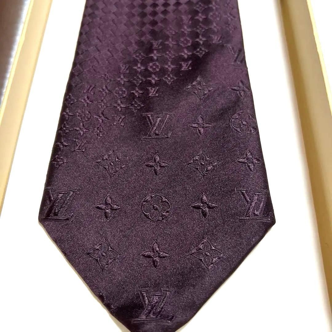 LOUIS VUITTON シルクネクタイ　プレゼントに‼️ 色、デザイン最高！