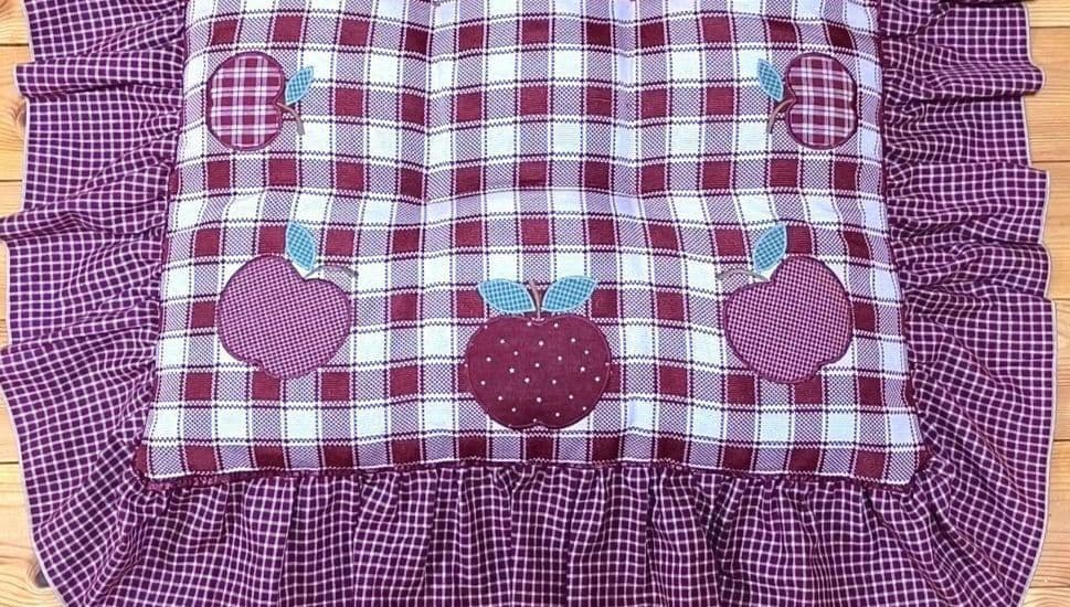 ⭐️アメリカンカントリー雑貨❤ෆりんごෆのフリフリチェアパッド♡45cm角♡赤