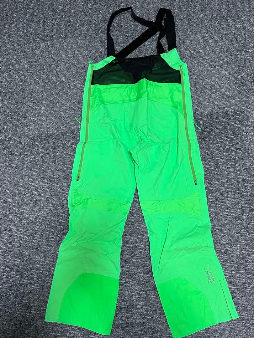 Burton AK457 GORE-TEX PRO ビブパンツ RECCO搭載