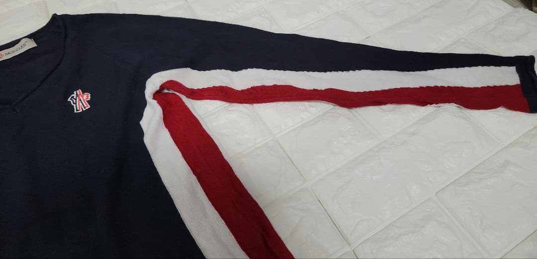 MONCLER ネイビー Vネック セーター