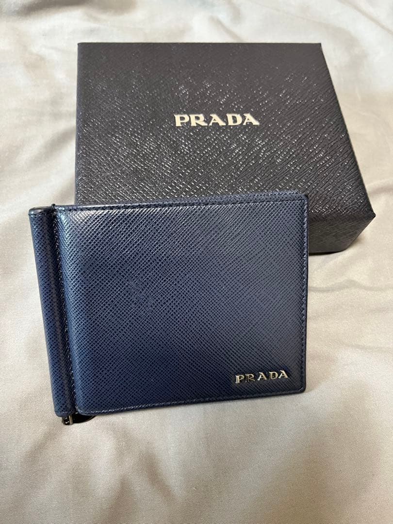 PRADA ネイビー レザー マネークリップ　財布