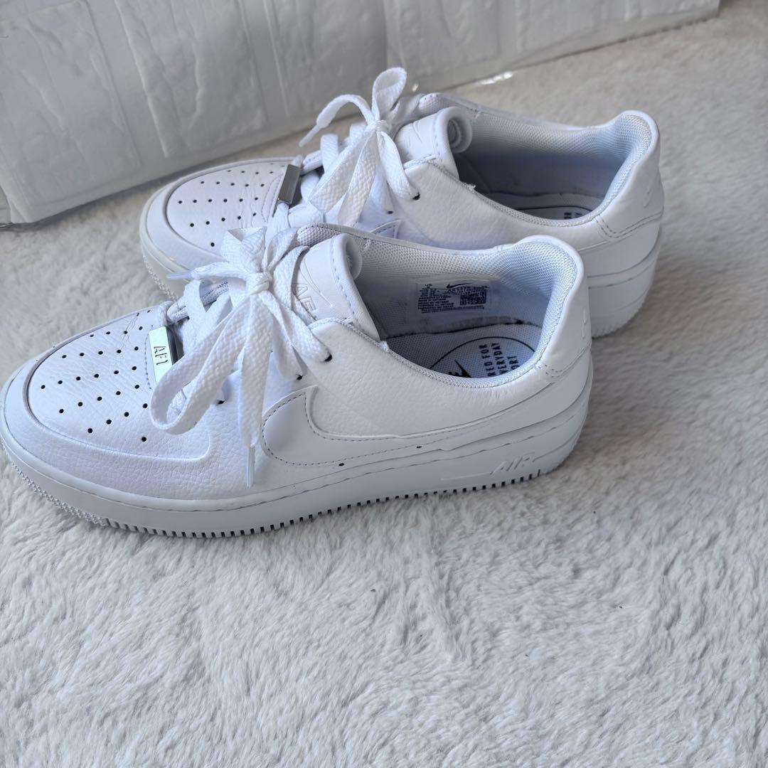 極美品⭐︎ナイキ エアフォース1 セージ ロー \"トリプル ホワイト\" 23センチ