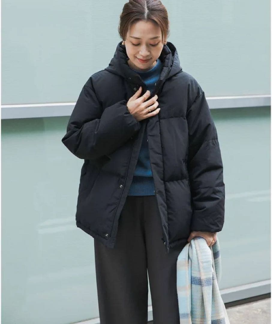 【未使用品タグあり】黒 フード付きダウンジャケット レディースMサイズ