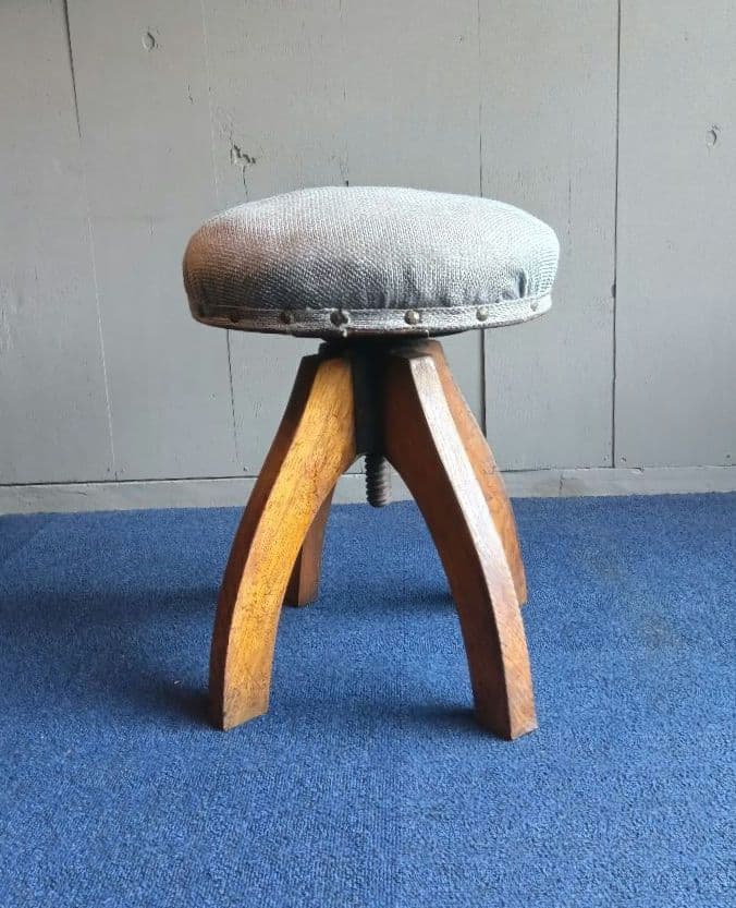木製脚のグレー布製スツール　ヴィンテージ　レトロ