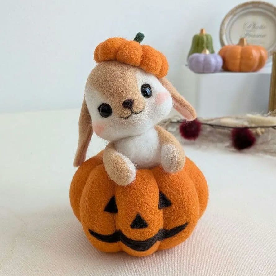 【ハロウィン飾り】羊毛フェルト カボチャ帽子のうさぎさん