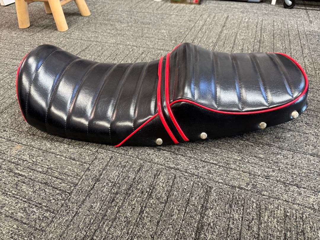 黒赤皮タックロールシートNC39 NC42 CB400SF VTEC REVO