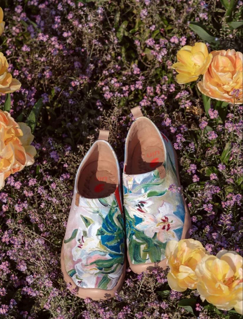 ♥️UIN♥️アートトラベルシューズ YAWNING LILYキャンパス・レディース