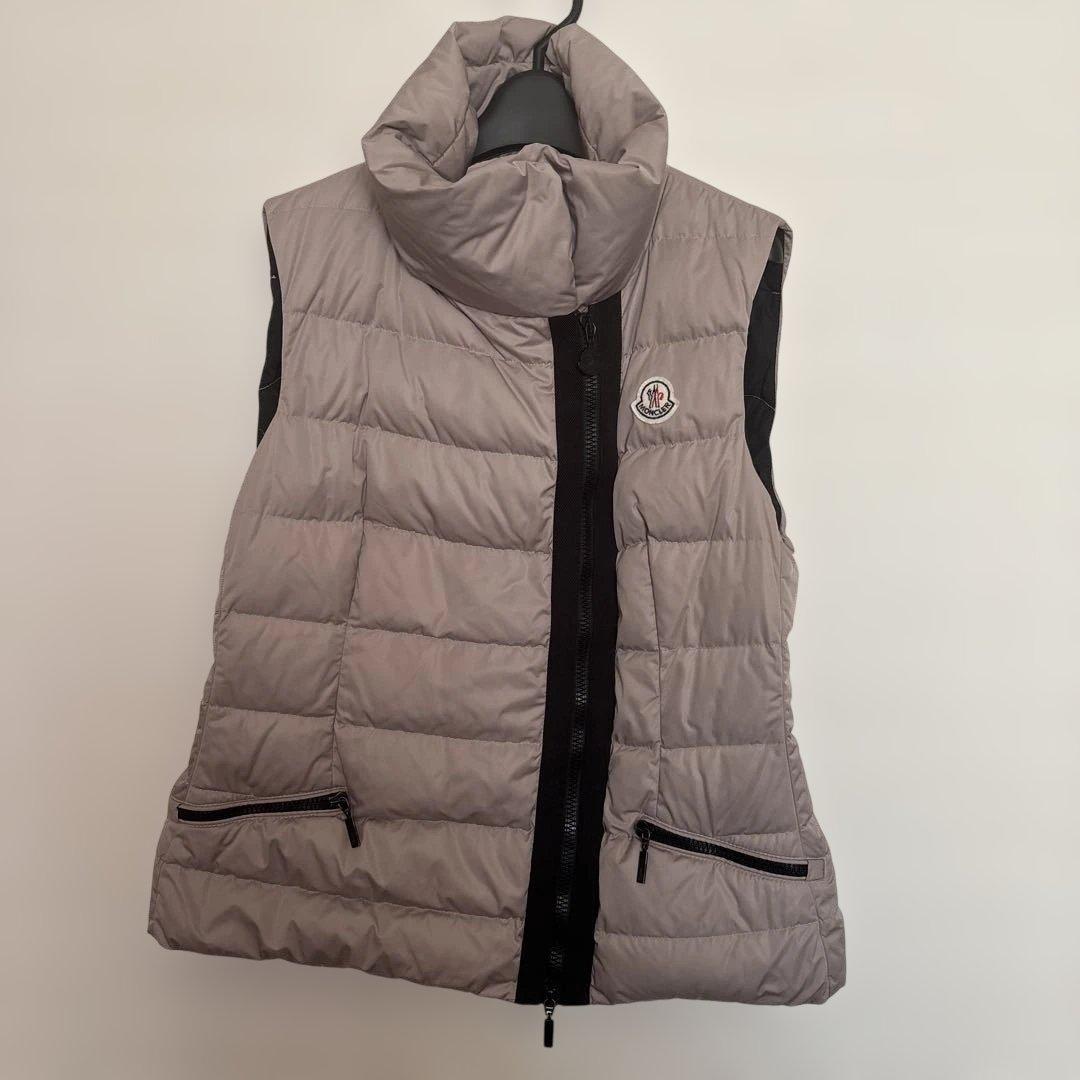 min☆min様お取り置き　モンクレール　ベルト付きダウンベスト　ベージュ