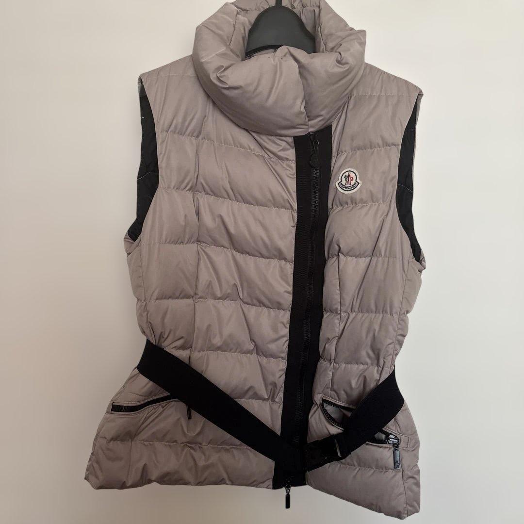 min☆min様お取り置き　モンクレール　ベルト付きダウンベスト　ベージュ