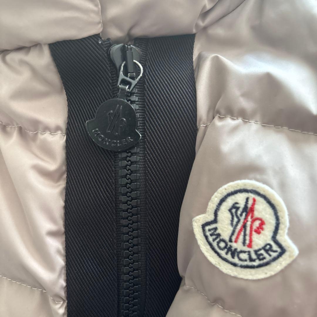 min☆min様お取り置き　モンクレール　ベルト付きダウンベスト　ベージュ