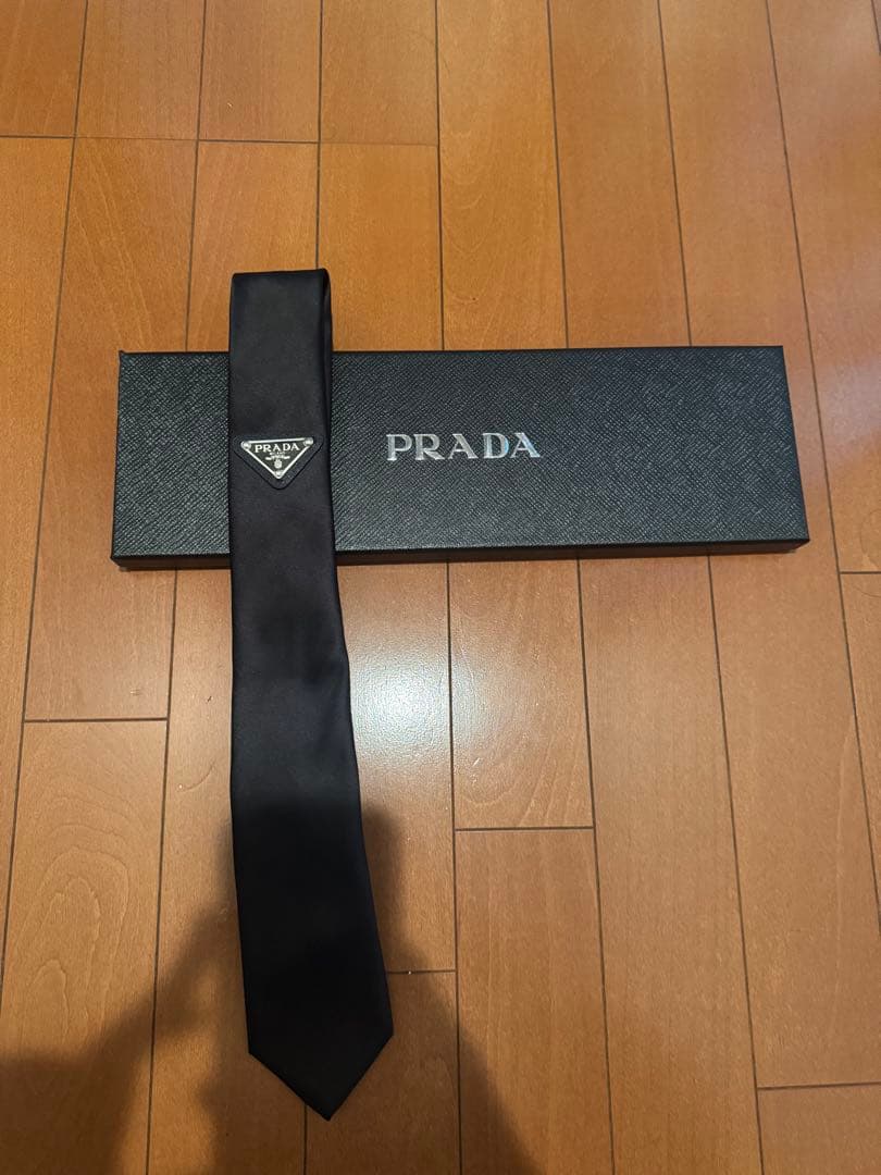 PRADA ブラック ギャバジンネクタイ シルク製