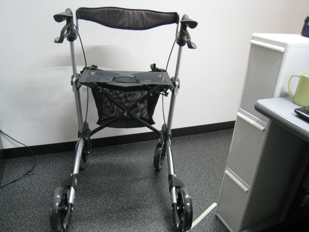ハンディウォークＬ　GEMINO 30 歩行器 歩行車 パラマウントベッド ③