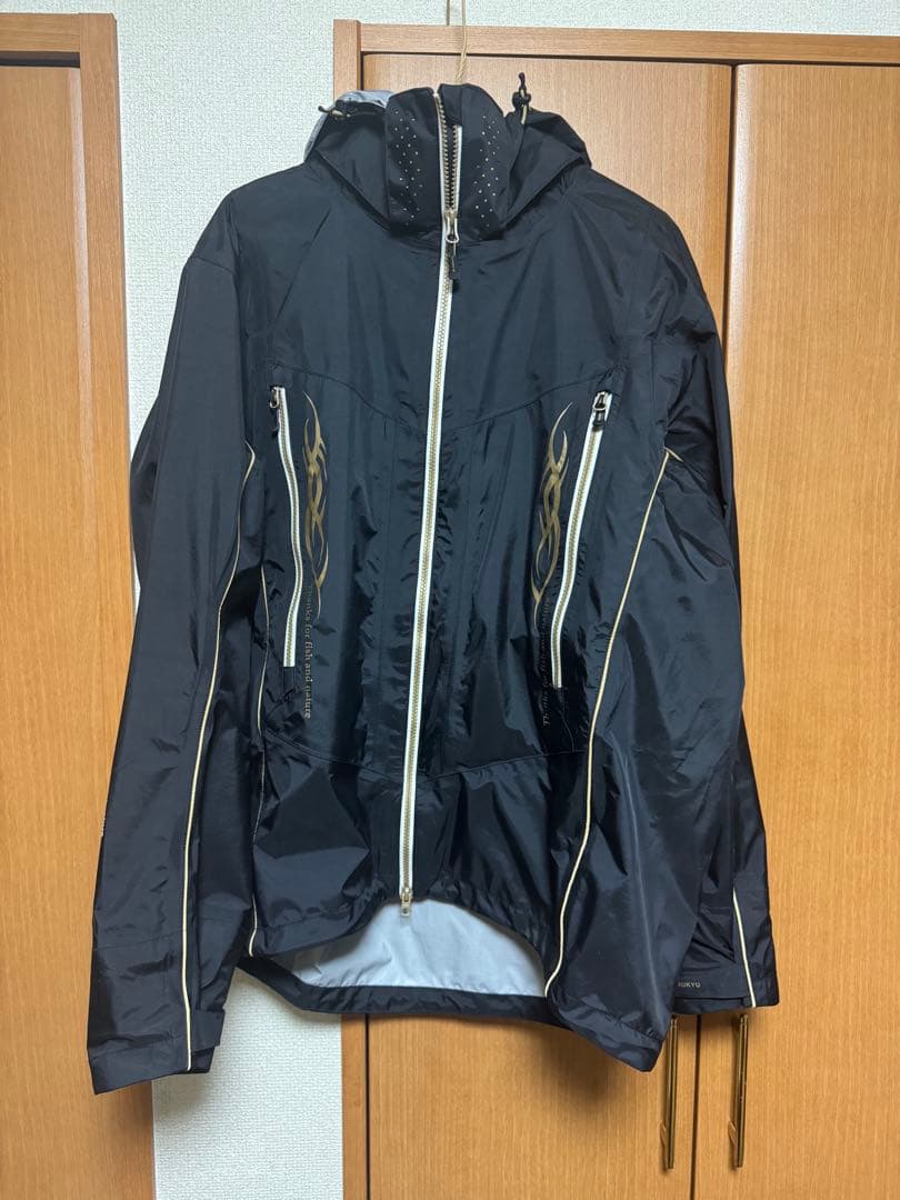 ハクリンオールウェザースーツトライバル黒金現行モデル、キャップセット