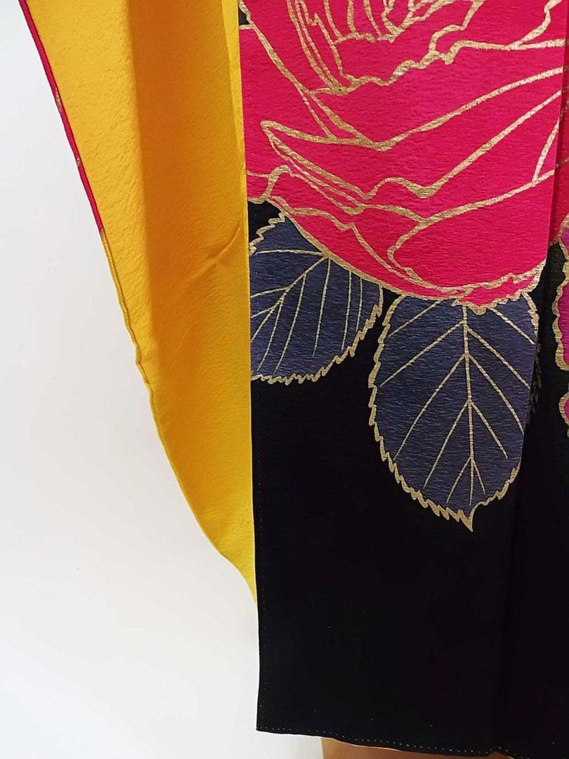 作家物・草野一騎　薔薇咲き誇る振袖×大胆アート構図／イエロー地×華麗モダンな名品