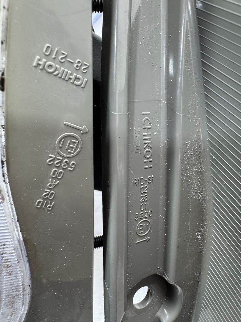 エスティマ[AHR20W 後期]クリア ブレーキランプ左右テールライト