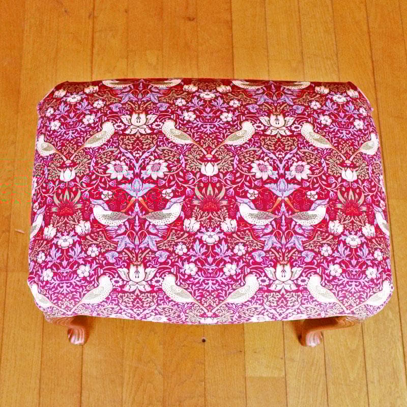 クラシックファブリック スツール いちご泥棒 赤 猫脚 足置き 602-1111