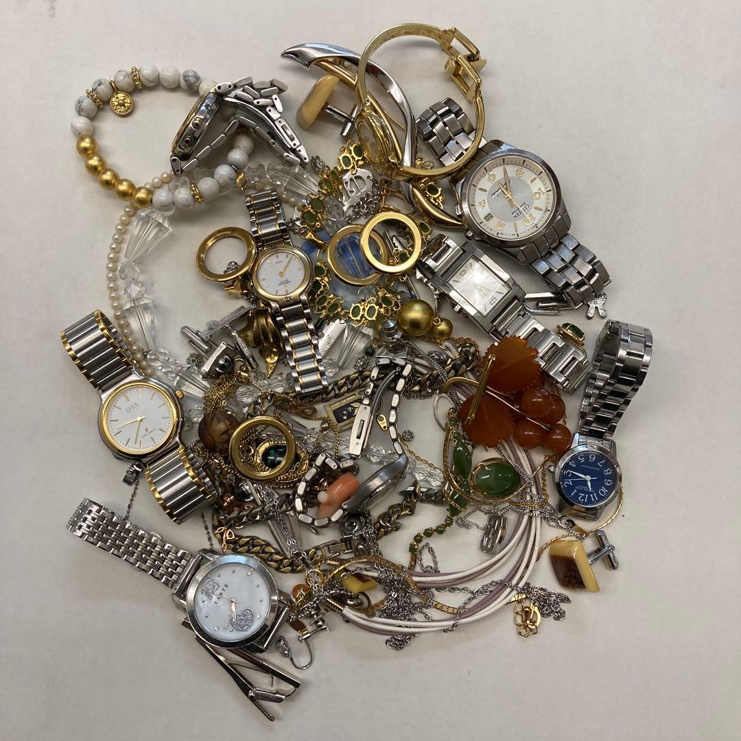 C*r様 遺品整理　レディースアクセサリーまとめ