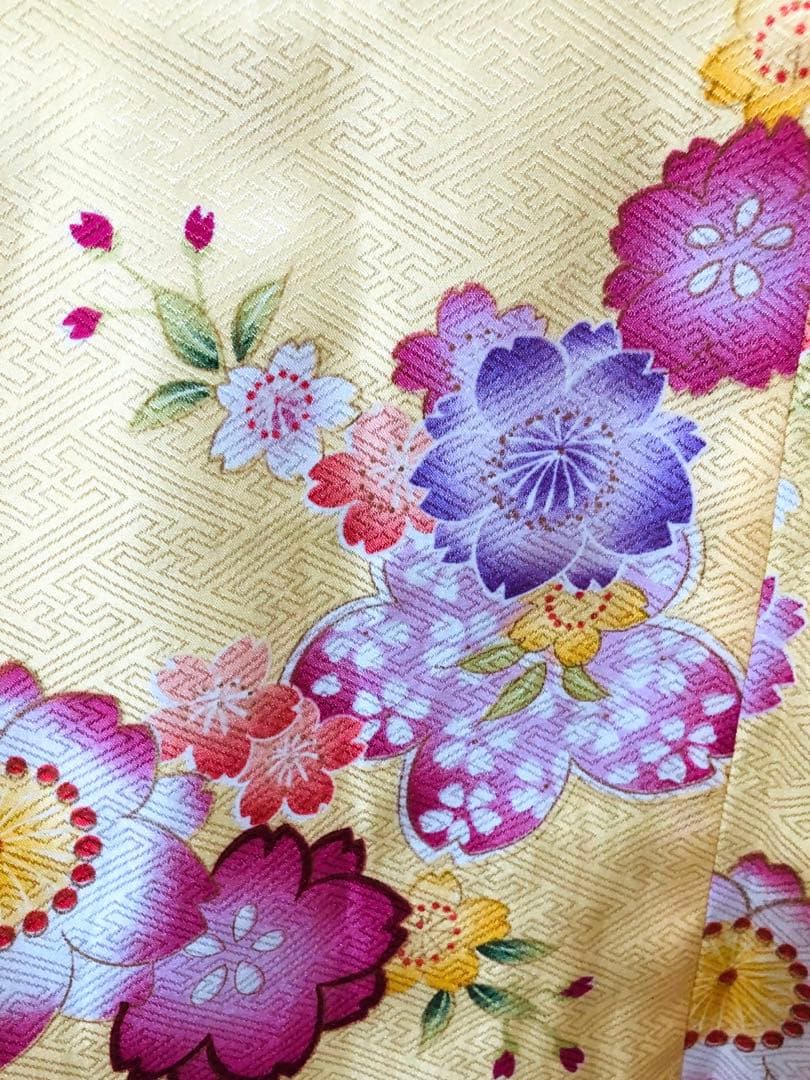 七五三七歳未使用着物‼️薄イエロー系⭐︎桜舞い散る金彩煌びやか際立つ⭐︎安心フルセット