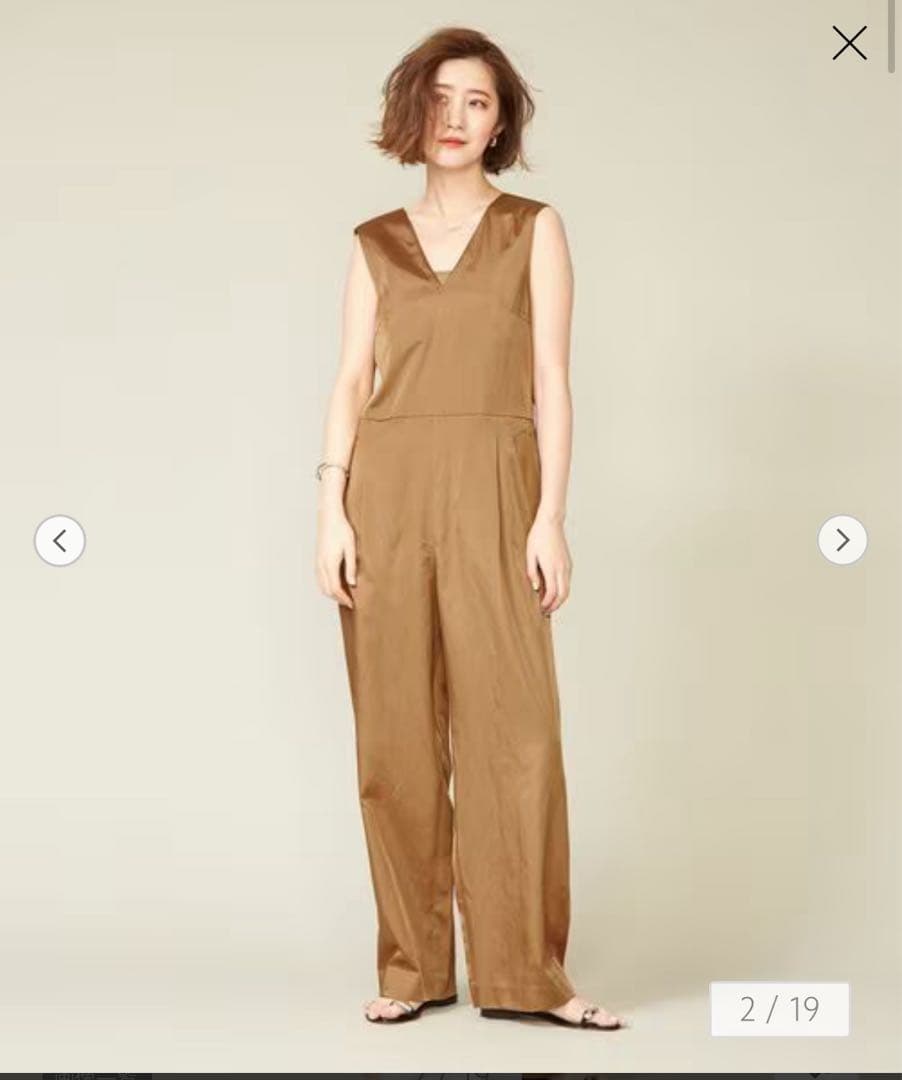 ＜conte＞サテン ノースリーブ オールインワン　ベージュ