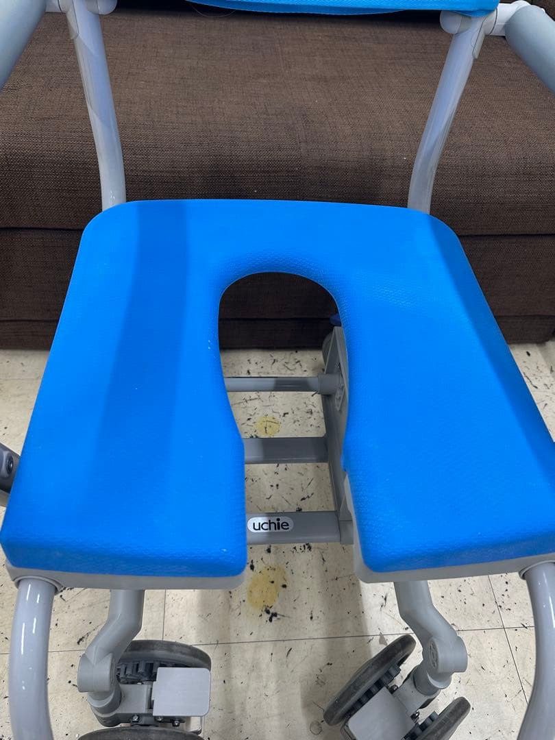⑧ uchie ウチエ社製　　シャワーキャリー　入浴用車イス　UD型