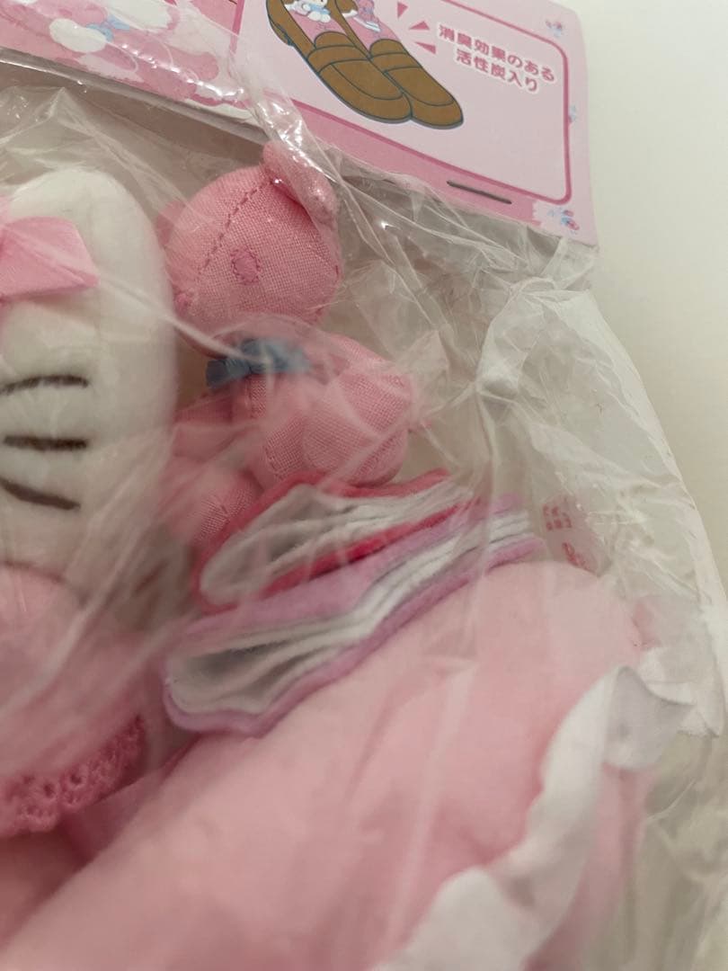 S*ね様 新品　完売品　貴重　Hello Kitty シューキーパー　Sanri
